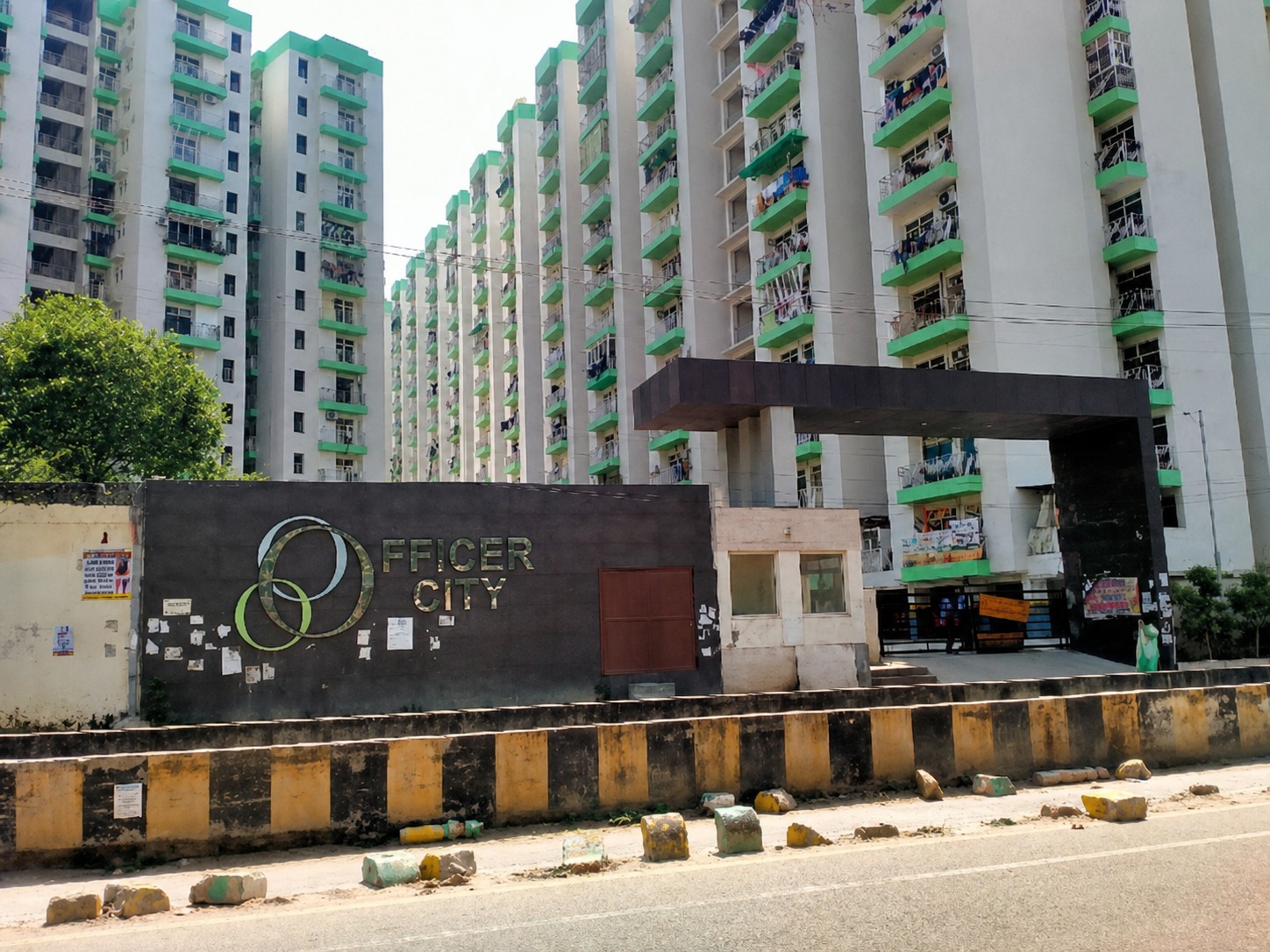 2BHK flat available for rent in Officer City 1
